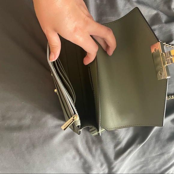 Michael kors crossbody - Picture 2 of 4